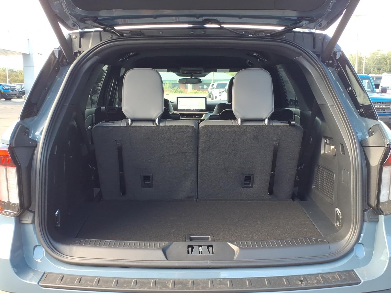 2027 Ford Explorer ACTIVE W/200A PKG 4WD