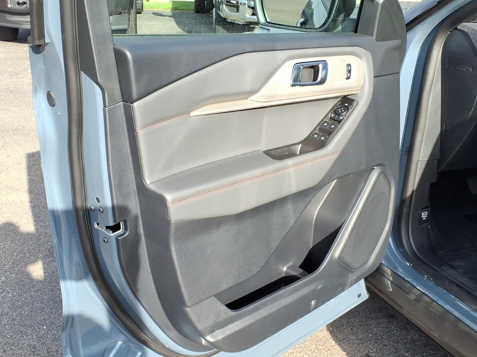 2027 Ford Explorer ACTIVE W/200A PKG 4WD
