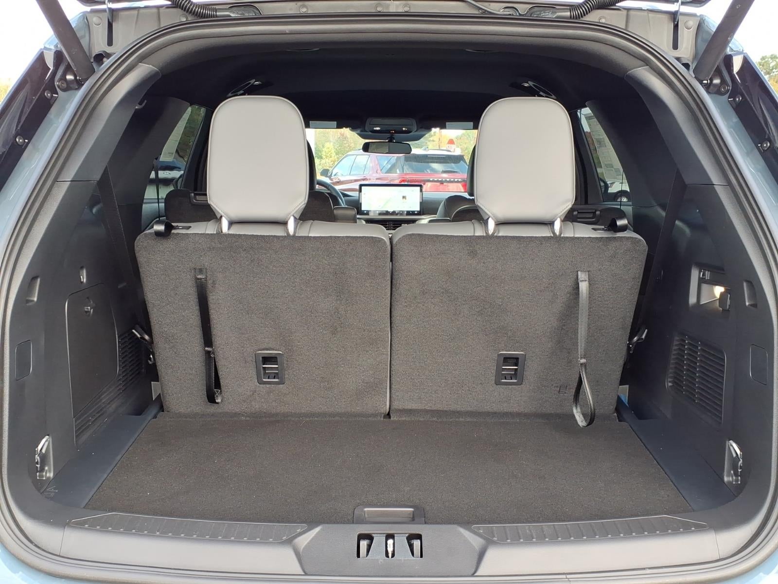 2027 Ford Explorer ACTIVE W/200A PKG 4WD