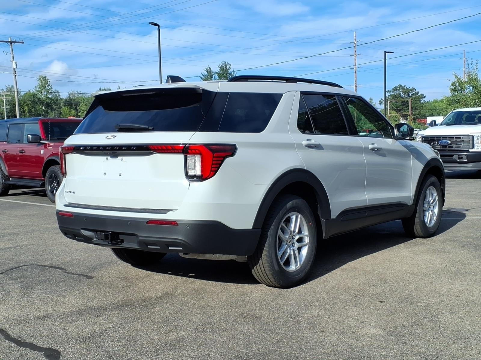 2027 Ford Explorer ACTIVE W/200A PKG 4WD
