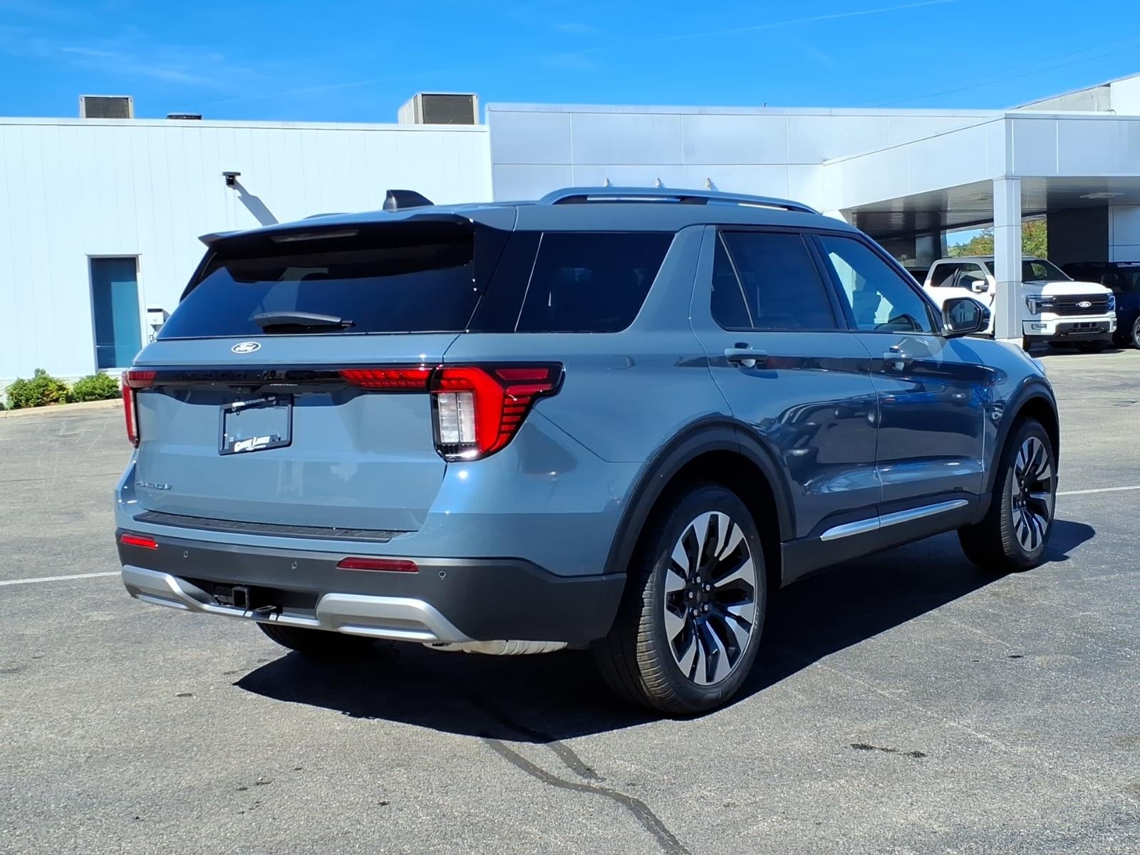 2027 Ford Explorer PLATINUM 4WD