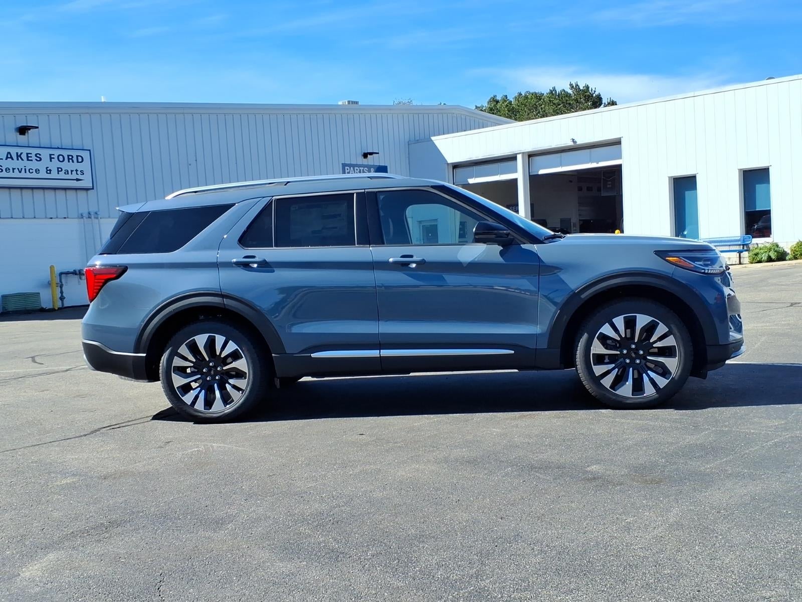 2027 Ford Explorer PLATINUM 4WD