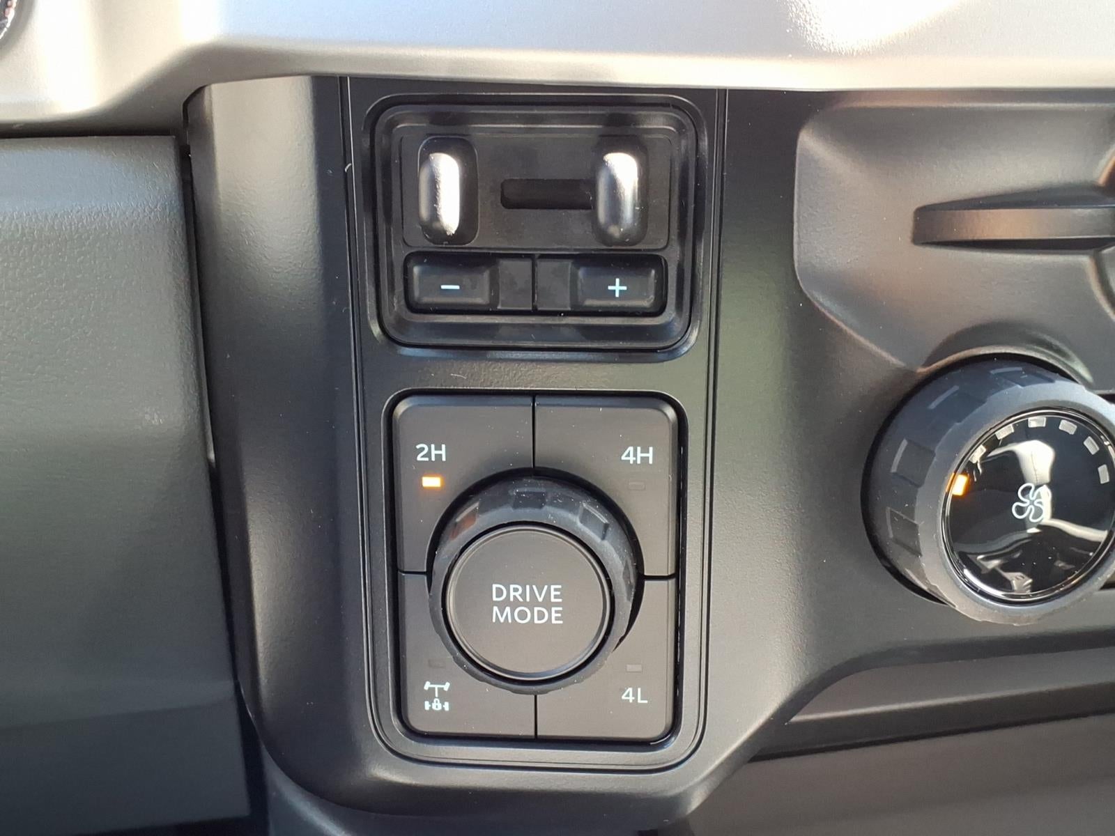 2027 Ford F-350 Super Duty XLT 4WD CREW CAB 6.75 BOX