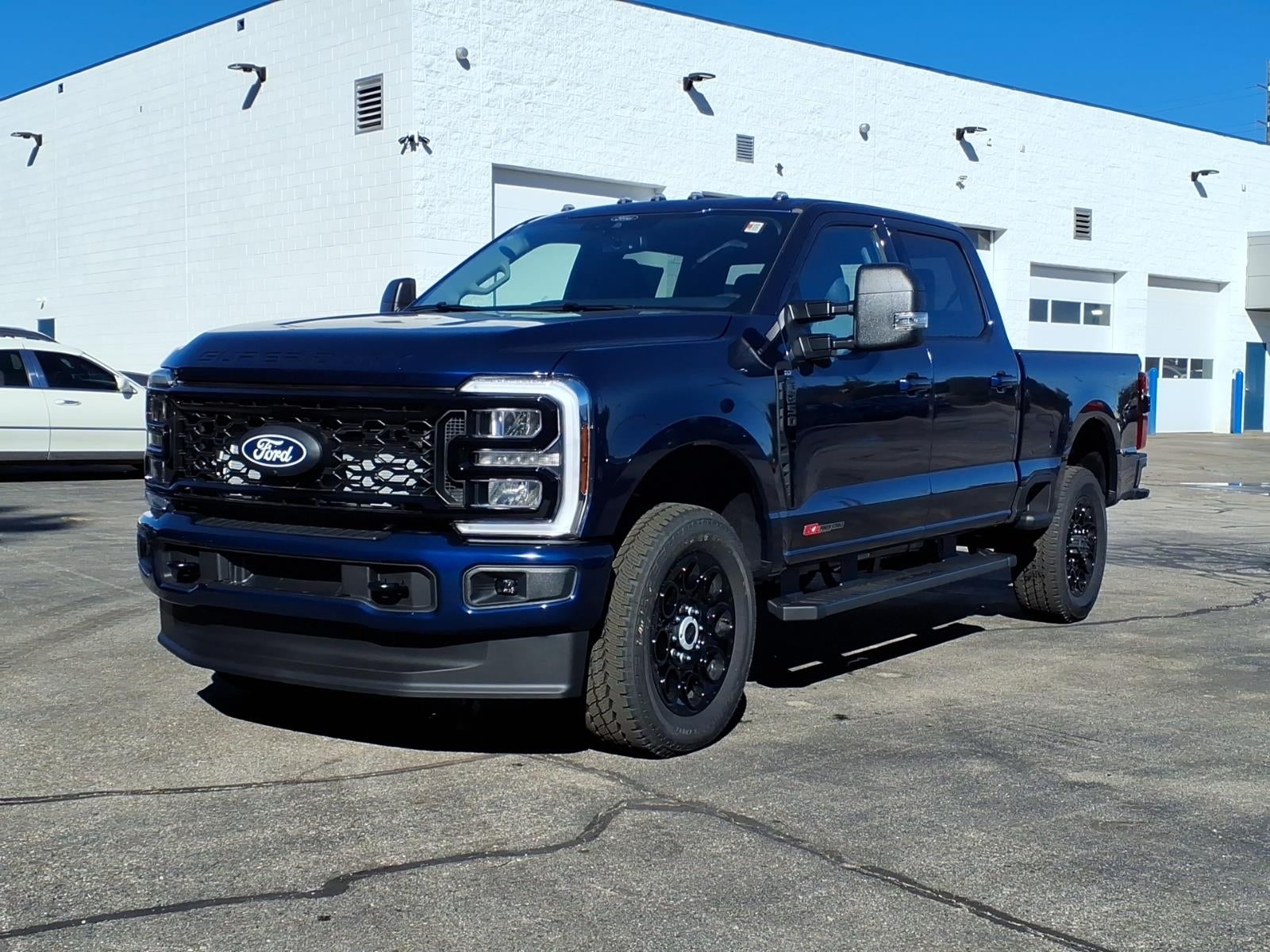 2027 Ford F-350 Super Duty XLT 4WD CREW CAB 6.75 BOX