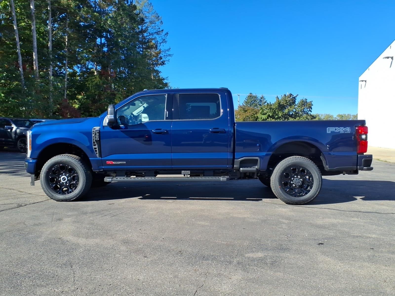 2027 Ford F-350 Super Duty XLT 4WD CREW CAB 6.75 BOX
