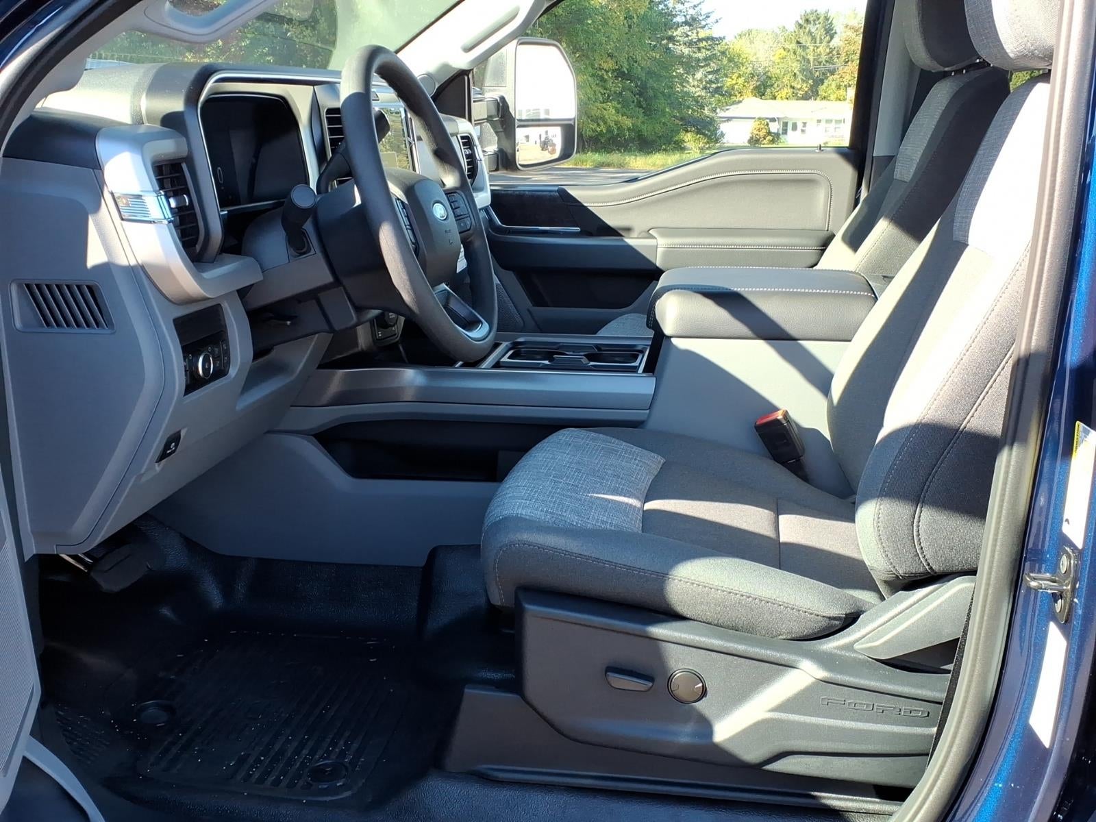 2027 Ford F-350 Super Duty XLT 4WD CREW CAB 6.75 BOX