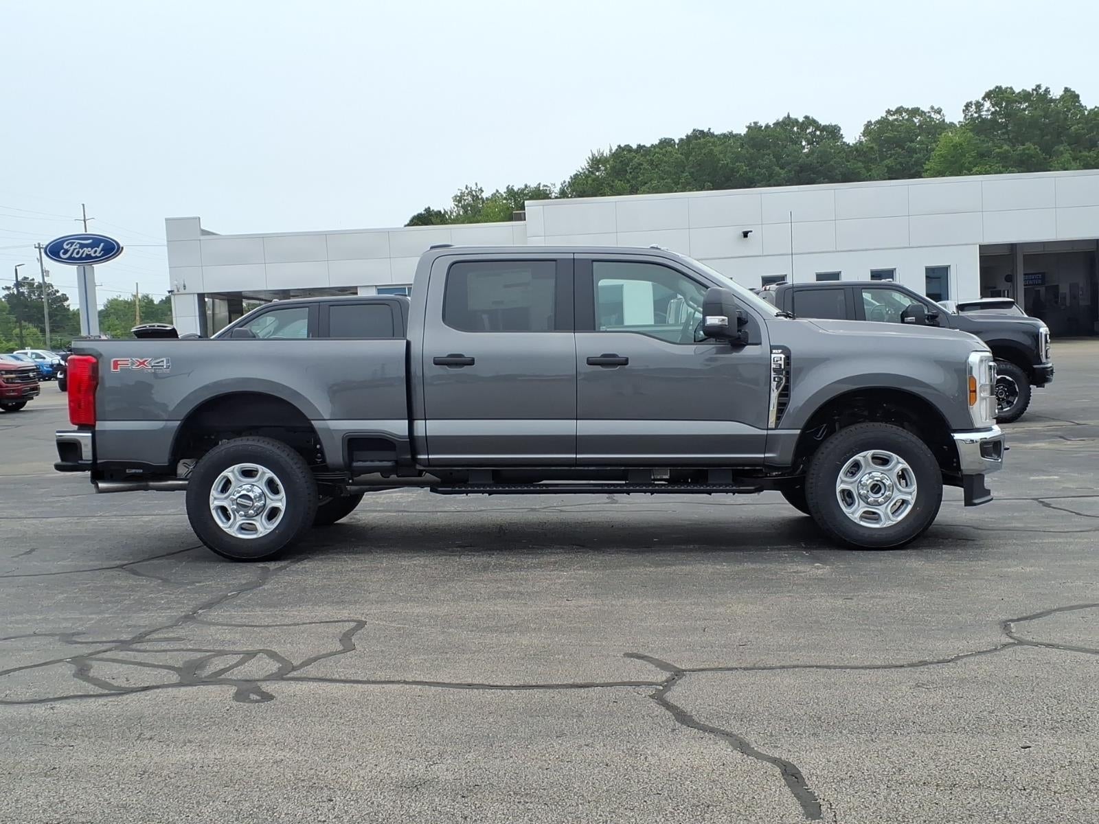 2026 Ford F-350 Super Duty XLT 4WD CREW CAB 6.75 BOX
