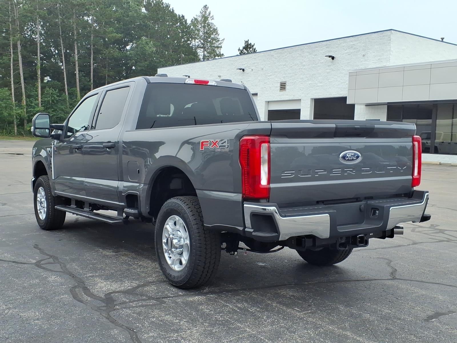 2026 Ford F-350 Super Duty XLT 4WD CREW CAB 6.75 BOX