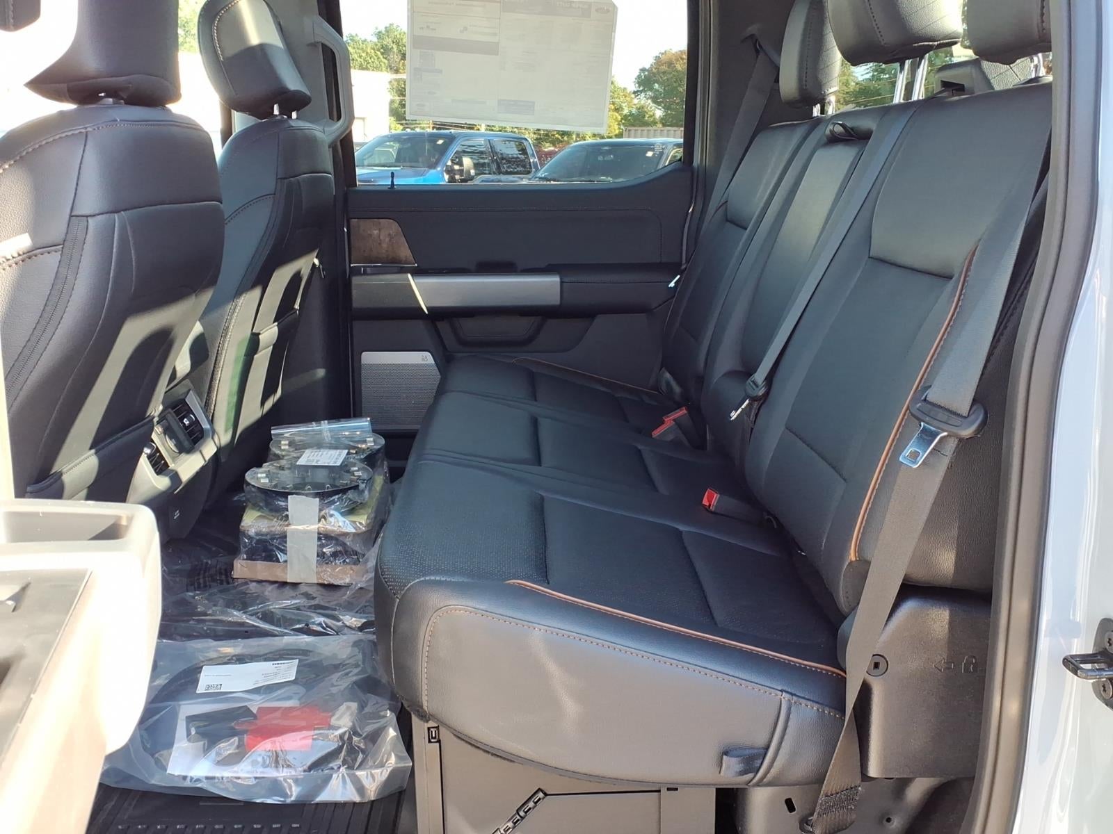 2027 Ford F-350 Super Duty LARIAT 4WD CREW CAB 6.75 BOX