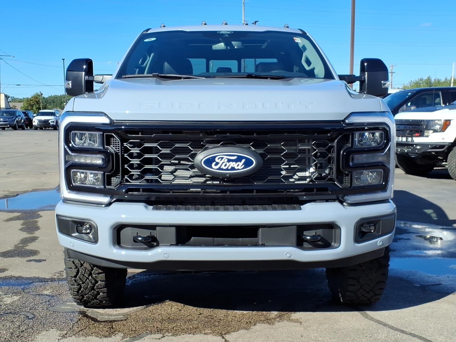 2027 Ford F-350 Super Duty LARIAT 4WD CREW CAB 6.75 BOX