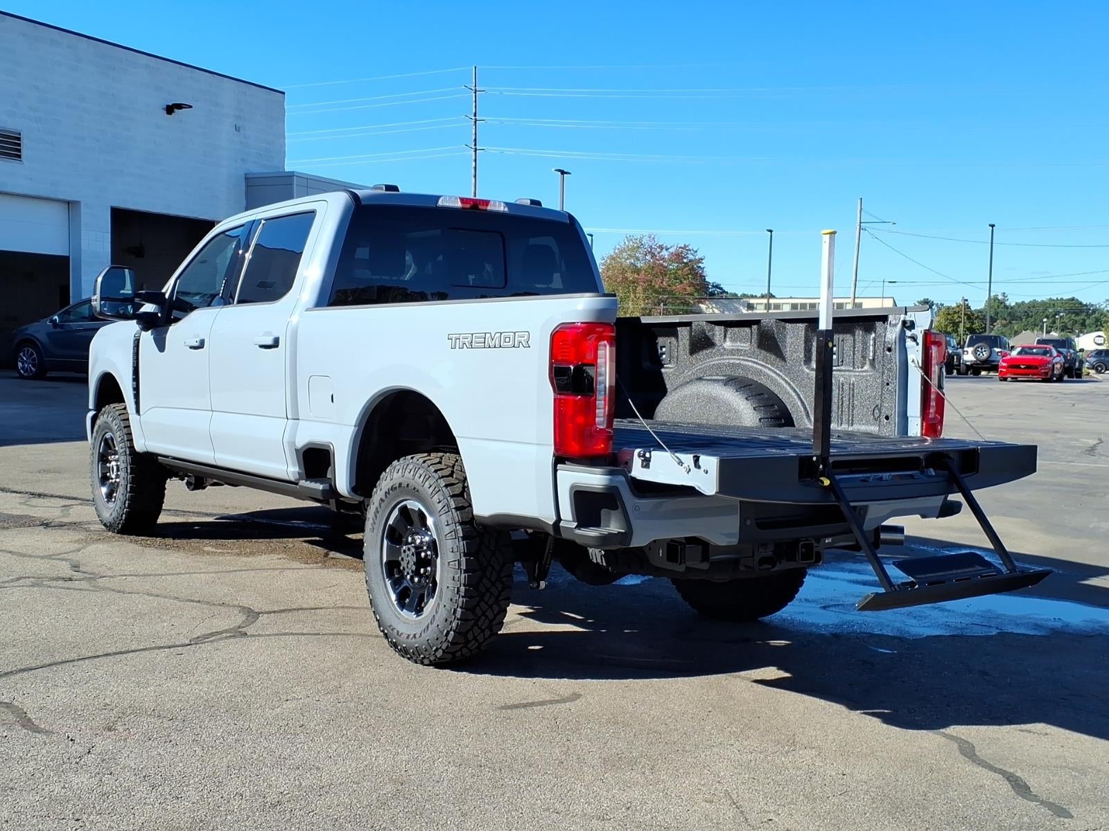 2027 Ford F-350 Super Duty LARIAT 4WD CREW CAB 6.75 BOX