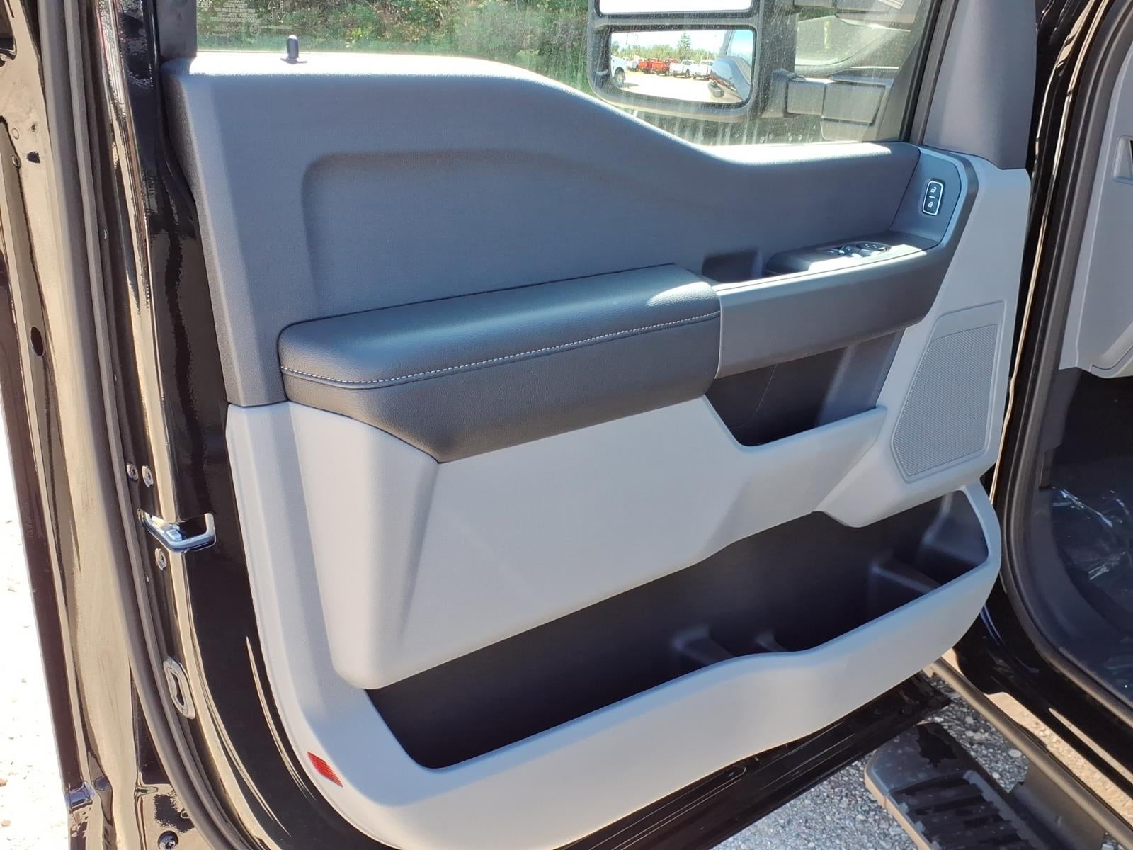2026 Ford F-350 Super Duty XL 4WD REG CAB 8 BOX